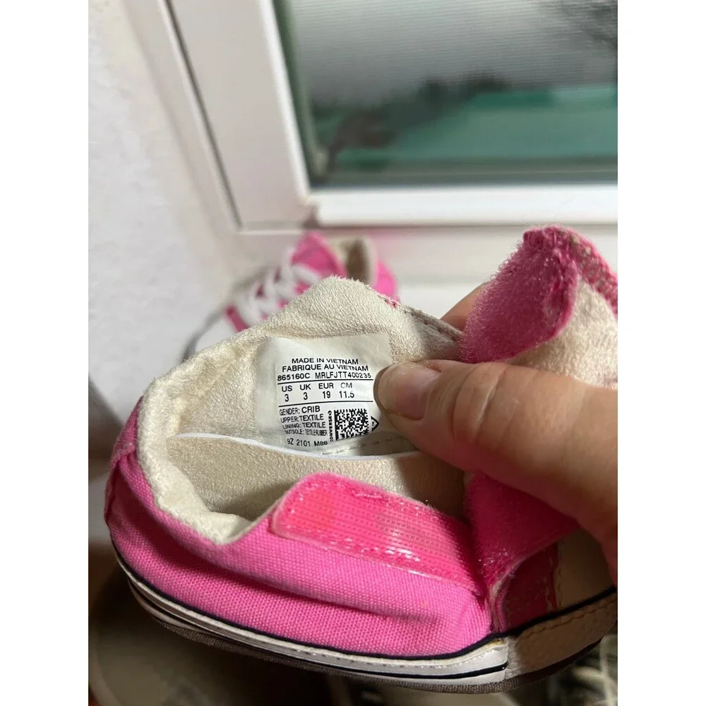 Infant Converse Chuck Taylor All Star Sneakers in Pink! Infant Size 3